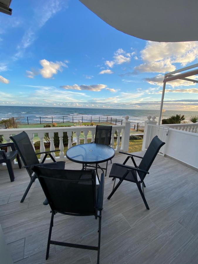 Apartment On Beach Mijas Sitio de Calahonda Exterior photo