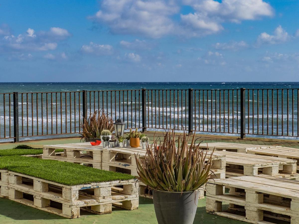 Apartment On Beach Mijas Sitio de Calahonda Exterior photo